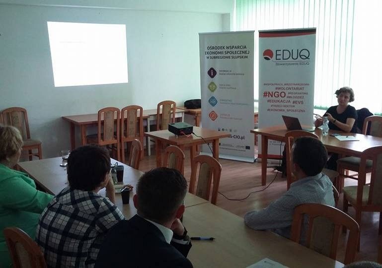 O dobrych hiszpańskich praktykach w ekonomii społecznej opowiadała Aleksandra Zemke grafika