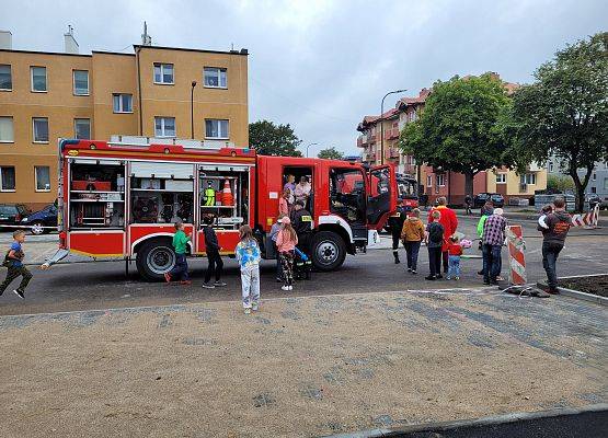 Animacja-piknik Rodzinny podczas Festiwalu Ulicznego 2022-pokaz wozów strażackich PSP Lębork grafika