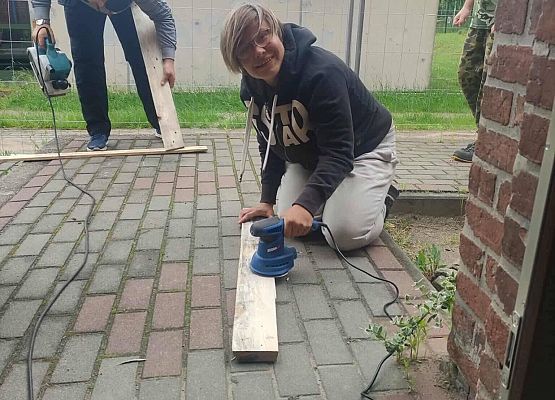 Warsztaty rękodzielniczo-porządkowe w Centrum Integracji Społecznej grafika