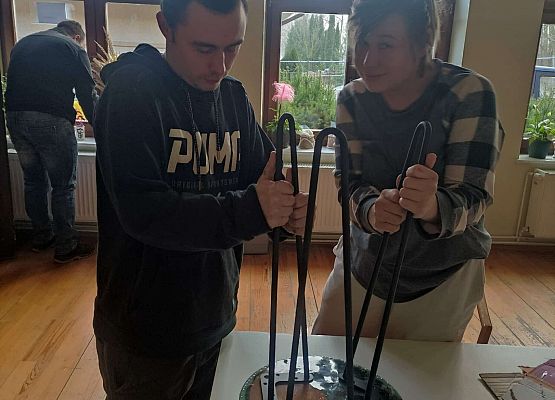 Warsztaty rękodzieła w CIS Rozłazino – kreatywność, trening umiejętności i wspólna praca grafika