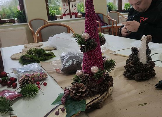 Warsztaty rękodzieła w CIS Rozłazino – kreatywność, trening umiejętności i wspólna praca grafika