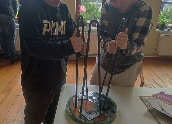 Warsztaty rękodzieła w CIS Rozłazino – kreatywność, trening umiejętności i wspólna praca grafika