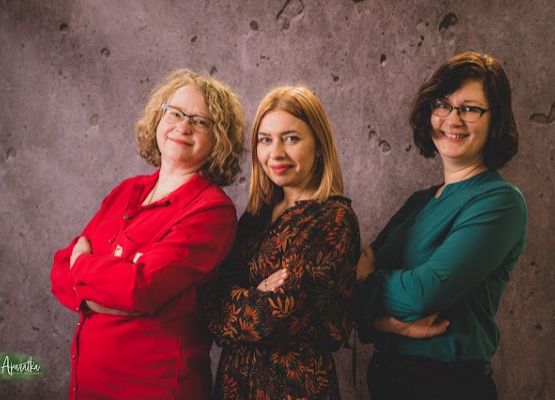 od lewej:Alina Fegler-Kotkiewicz, Hanna Osowska, Magdalena Kuźmicz grafika